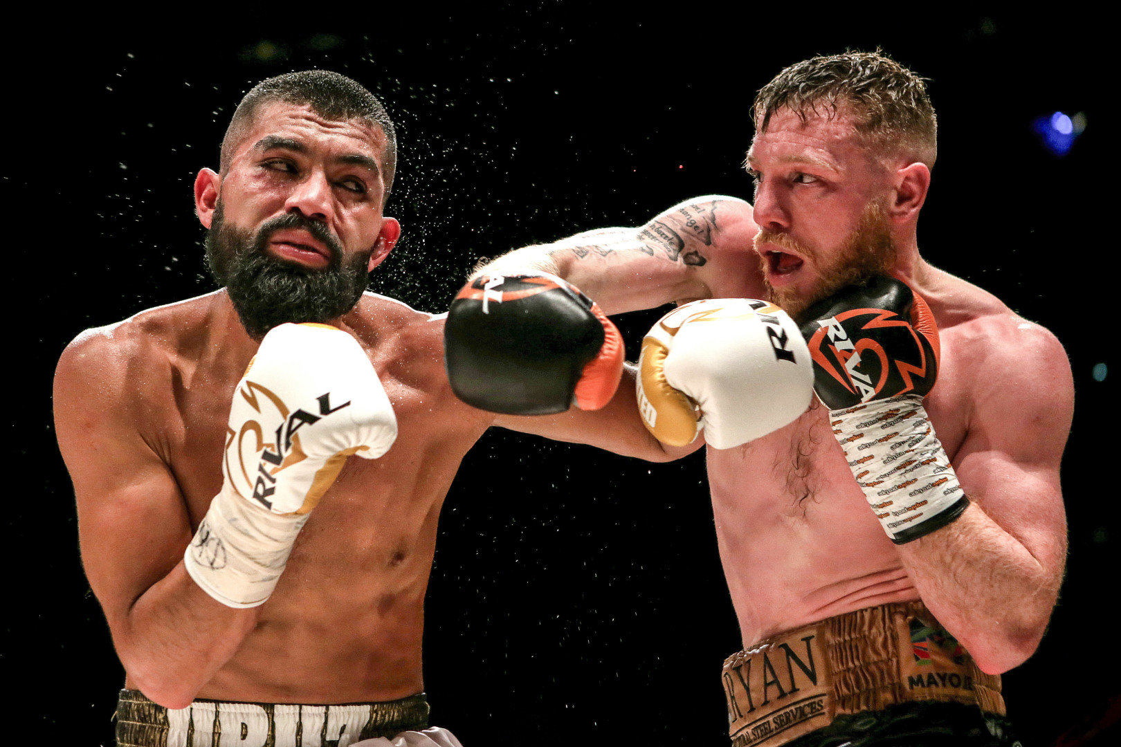 Sting Ray Moylette landing a punch on opposing boxer.