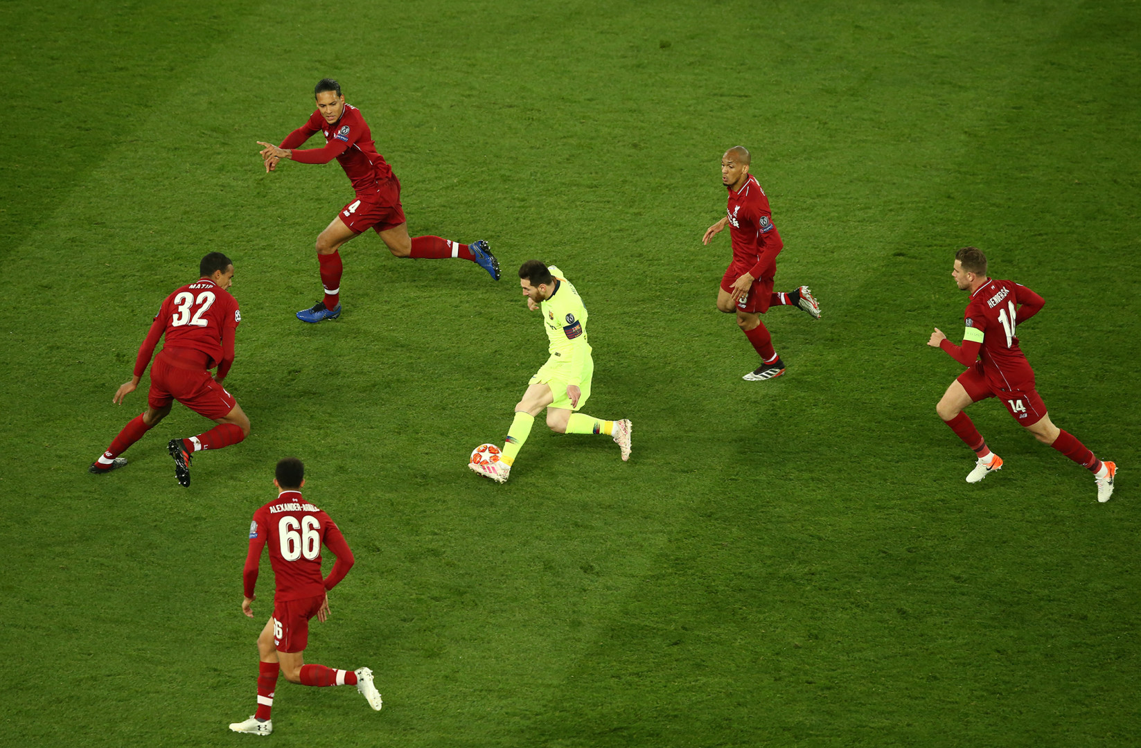 Messi surrounded by five Liverpool football players.